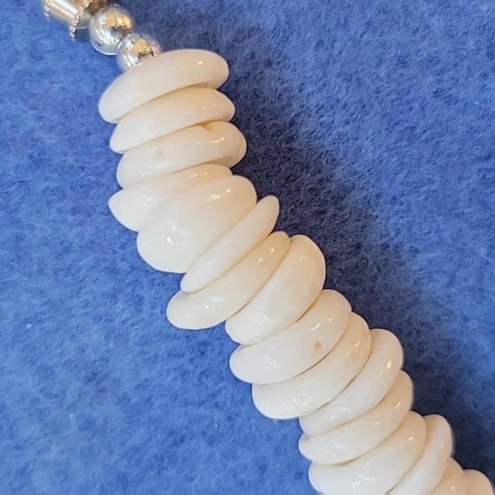 Natural Cream Colored Puka Shell Necklace 20 in. - Picture 4 of 6